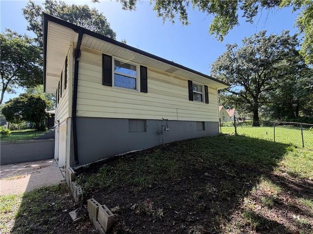 5220 Sterling Avenue, Raytown, MO 64133