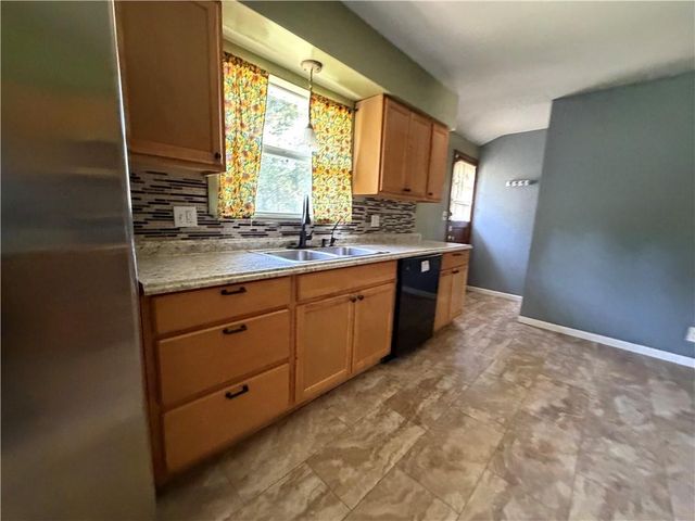 5220 Sterling Avenue, Raytown, MO 64133