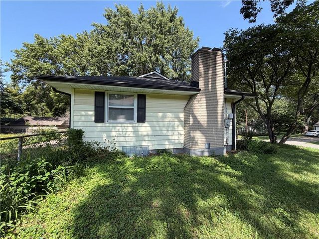 5220 Sterling Avenue, Raytown, MO 64133