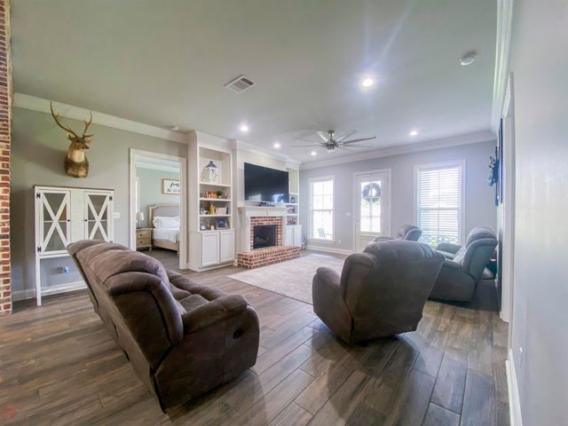 303 North Main Project Road, Schriever, LA 70395