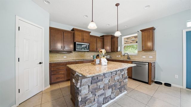 104 Claremont Ct, Elkton, FL 32033