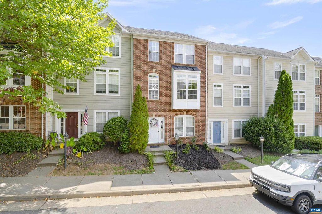 924 RAINIER RD, Charlottesville, VA 22903