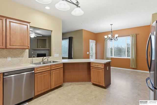 6137 N 146th Street, Omaha, NE 68116