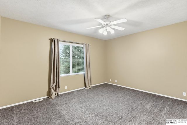 6137 N 146th Street, Omaha, NE 68116