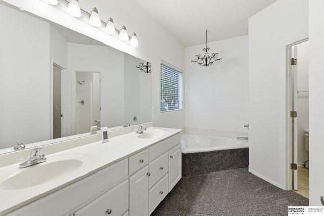 6137 N 146th Street, Omaha, NE 68116