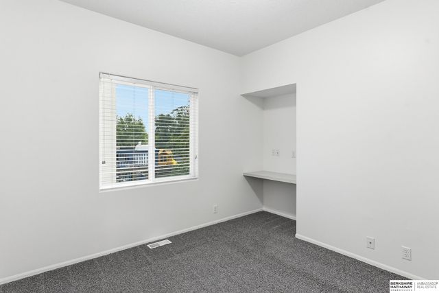 6137 N 146th Street, Omaha, NE 68116