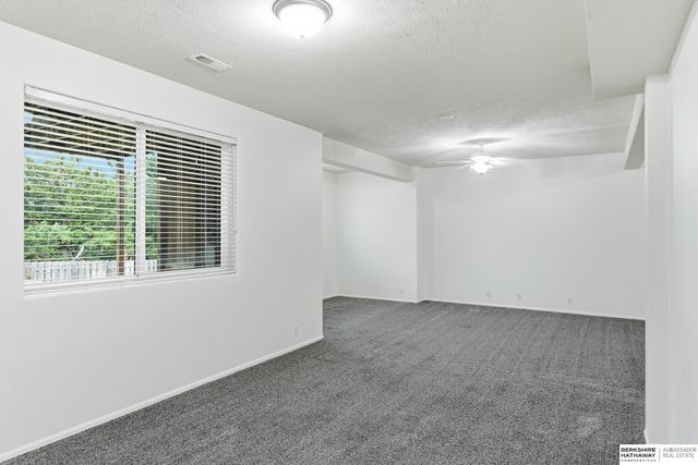 6137 N 146th Street, Omaha, NE 68116