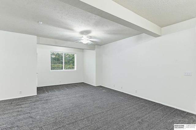 6137 N 146th Street, Omaha, NE 68116