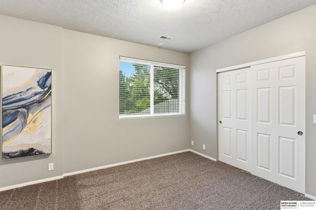 6137 N 146th Street, Omaha, NE 68116