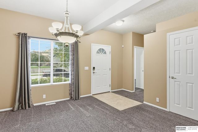 6137 N 146th Street, Omaha, NE 68116