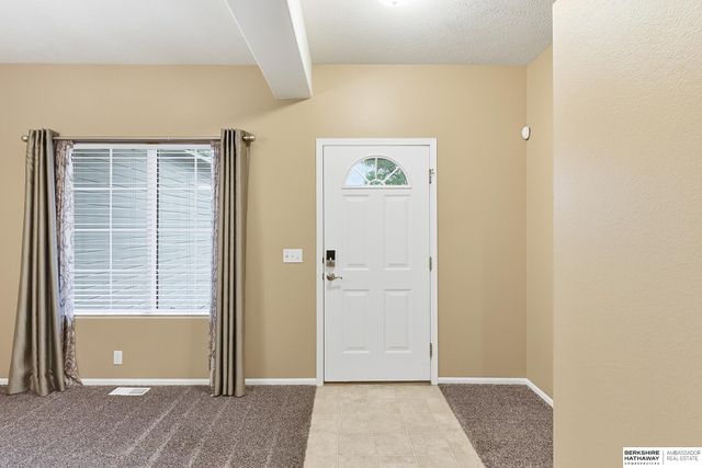 6137 N 146th Street, Omaha, NE 68116