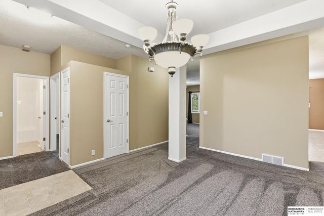 6137 N 146th Street, Omaha, NE 68116