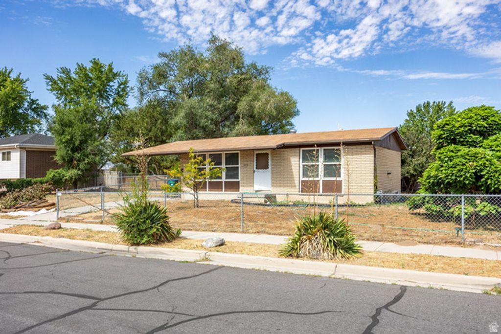 9810 S DARIN DR, Sandy, UT 84070