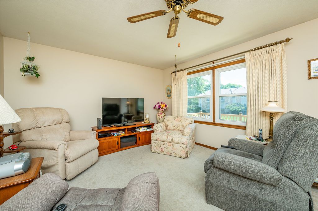 1107 4th Street SW, Altoona, IA 50009