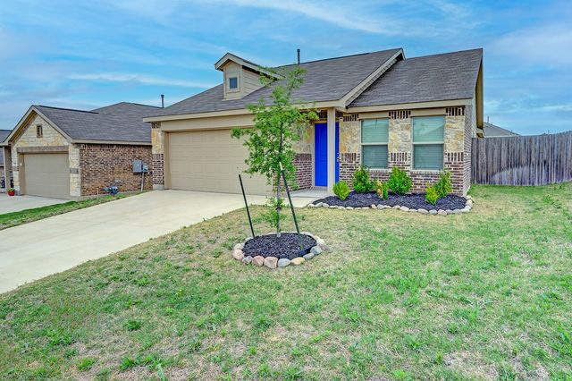 8409 Hollow Bend Street, Fort Worth, TX 76123