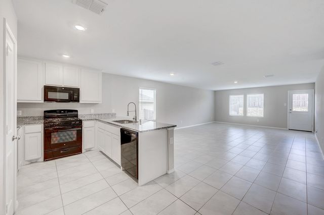 8409 Hollow Bend Street, Fort Worth, TX 76123