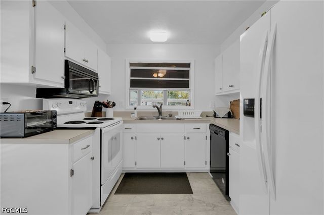 10438 Lakeport CT, Lehigh Acres, FL 33936