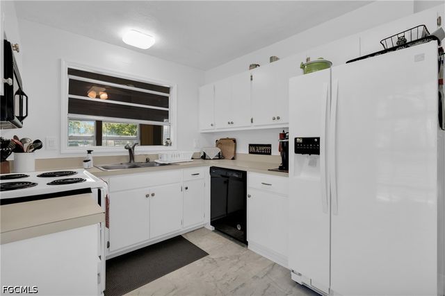 10438 Lakeport CT, Lehigh Acres, FL 33936