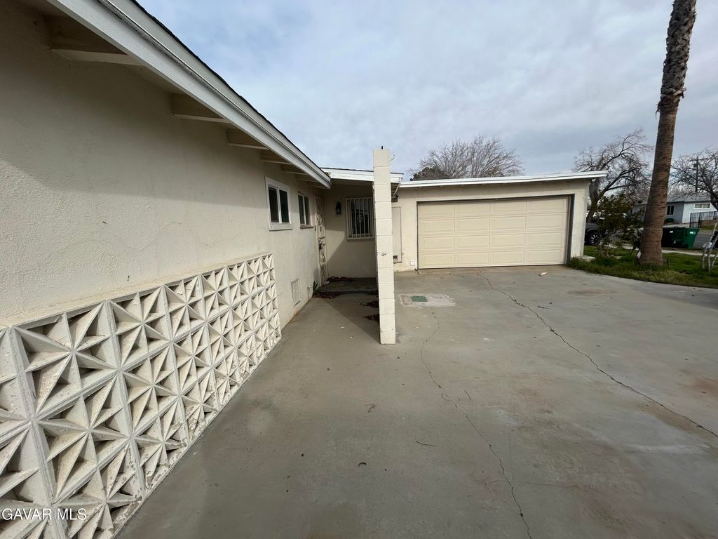 44021 E 3rd Street, Lancaster, CA 93535