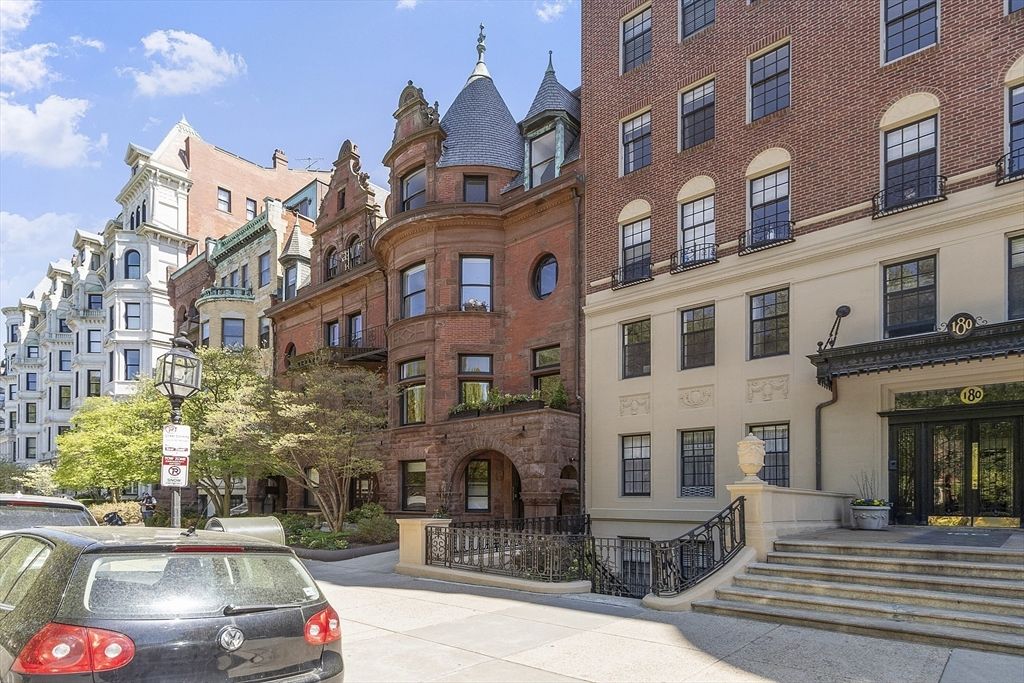 178 Commonwealth Ave PH, Boston, MA 02116