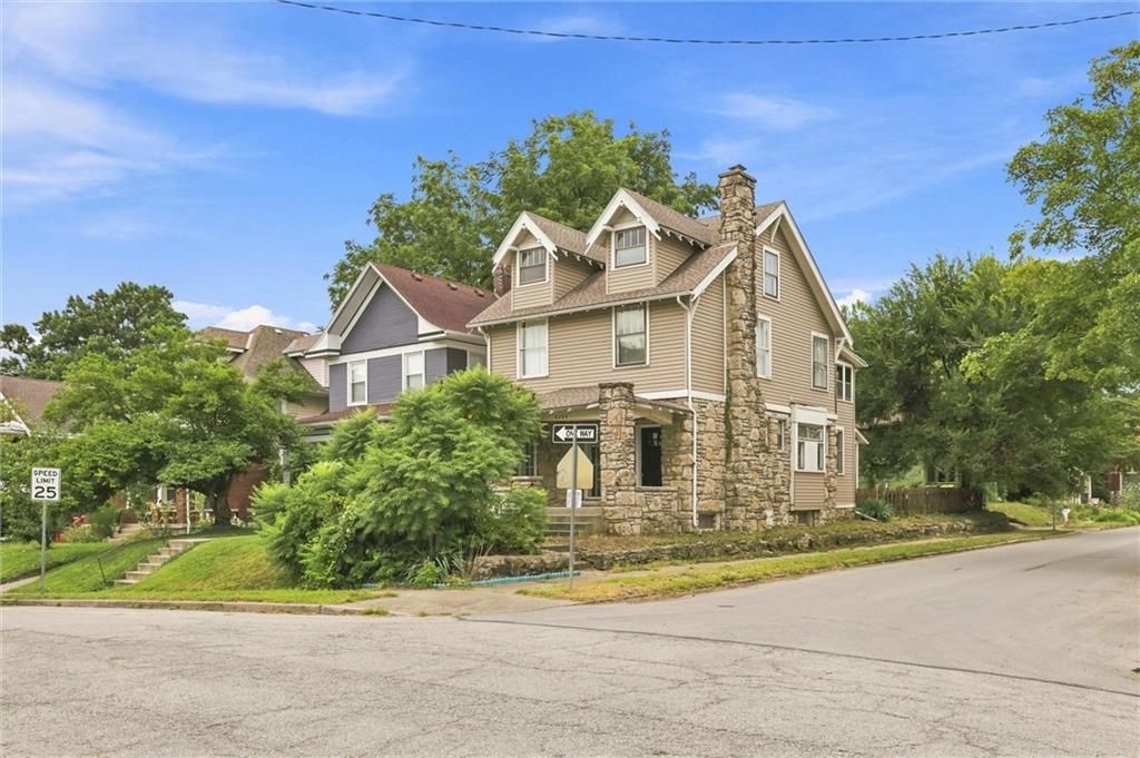 4200 MERCIER Street, Kansas City, MO 64111