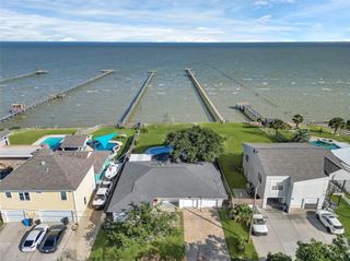 8010 Ocean Drive, Beach City, TX 77523