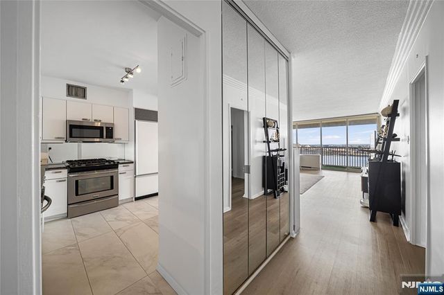 6 Horizon Road 1605, Fort Lee, NJ 07024