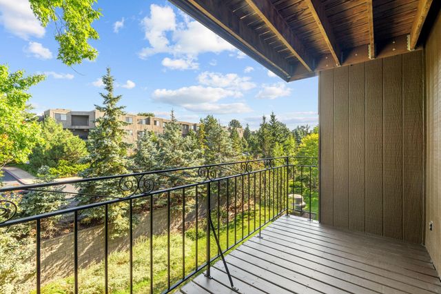 4120 Parklawn Avenue 220, Edina, MN 55435