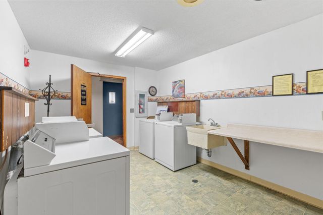 4120 Parklawn Avenue 220, Edina, MN 55435