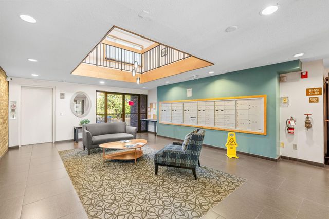 4120 Parklawn Avenue 220, Edina, MN 55435
