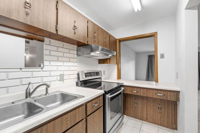 4120 Parklawn Avenue 220, Edina, MN 55435