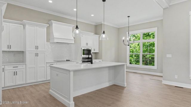 8607 Glenhope Dr, Louisville, KY 40291