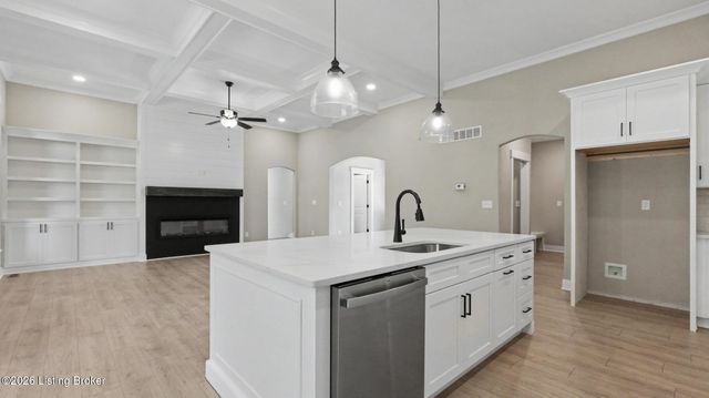 8607 Glenhope Dr, Louisville, KY 40291