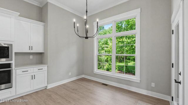 8607 Glenhope Dr, Louisville, KY 40291