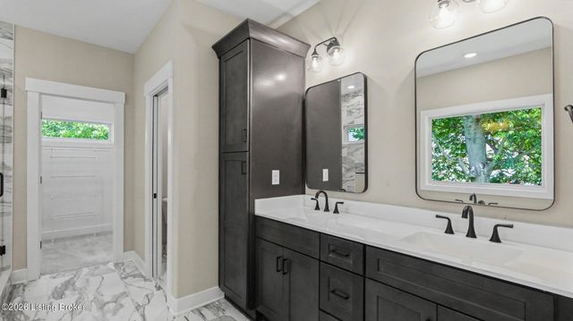 8607 Glenhope Dr, Louisville, KY 40291