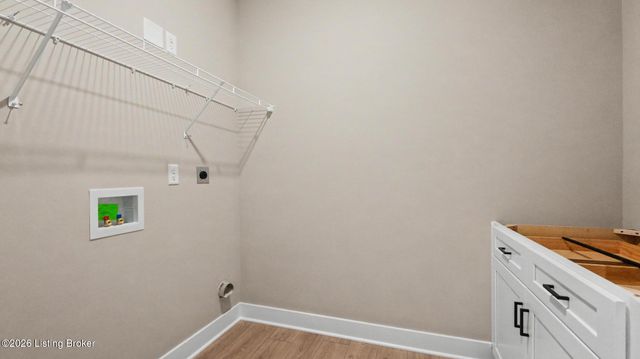 8607 Glenhope Dr, Louisville, KY 40291