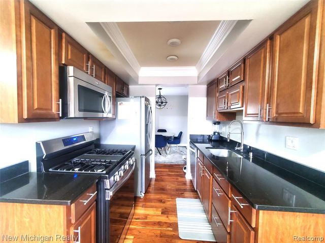 1223 Kirts Boulevard B, Troy, MI 48084