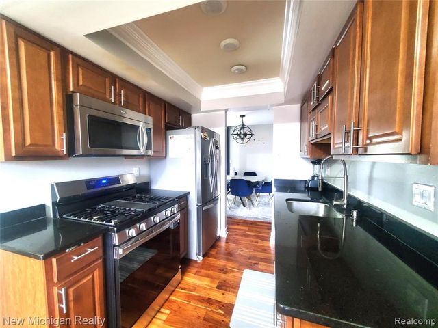 1223 Kirts Boulevard B, Troy, MI 48084