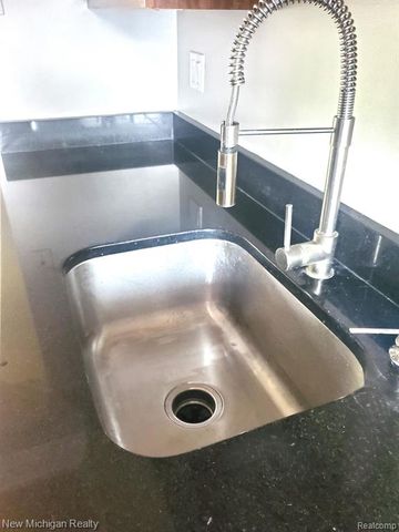 1223 Kirts Boulevard B, Troy, MI 48084