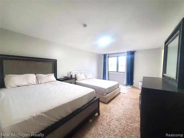 1223 Kirts Boulevard B, Troy, MI 48084