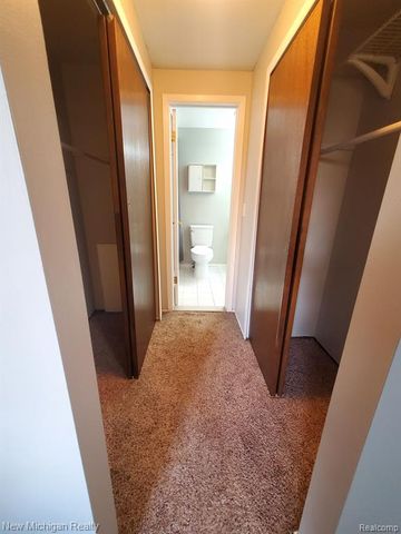 1223 Kirts Boulevard B, Troy, MI 48084