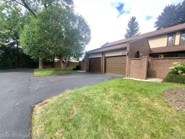 1223 Kirts Boulevard B, Troy, MI 48084