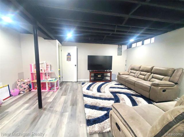 1223 Kirts Boulevard B, Troy, MI 48084