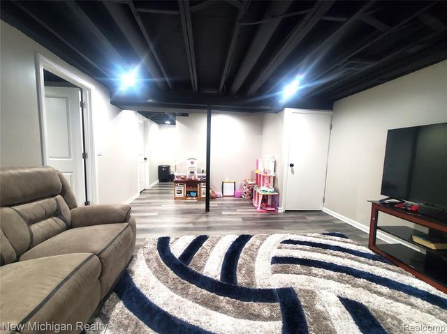 1223 Kirts Boulevard B, Troy, MI 48084