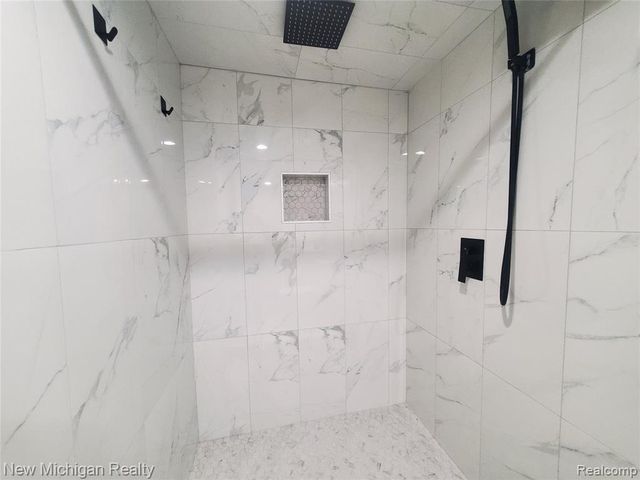 1223 Kirts Boulevard B, Troy, MI 48084