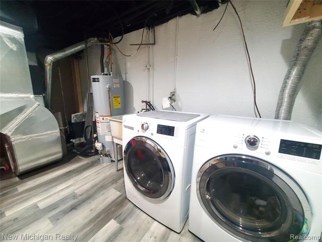 1223 Kirts Boulevard B, Troy, MI 48084