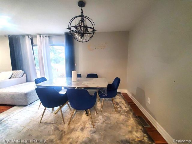 1223 Kirts Boulevard B, Troy, MI 48084