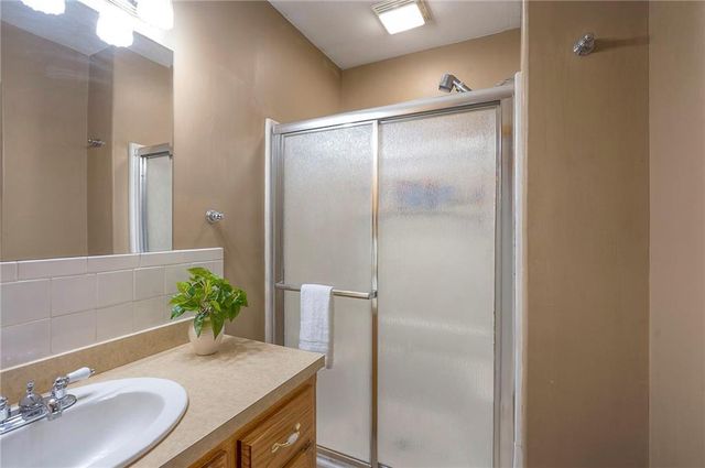 13749 Barber Avenue, Bonner Springs, KS 66012