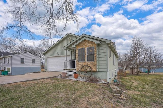 13749 Barber Avenue, Bonner Springs, KS 66012