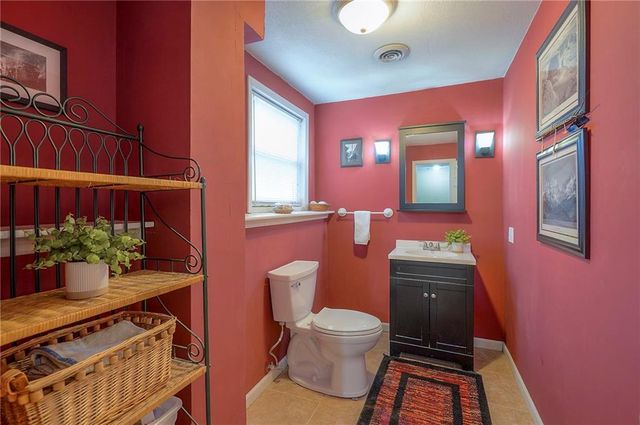 13749 Barber Avenue, Bonner Springs, KS 66012